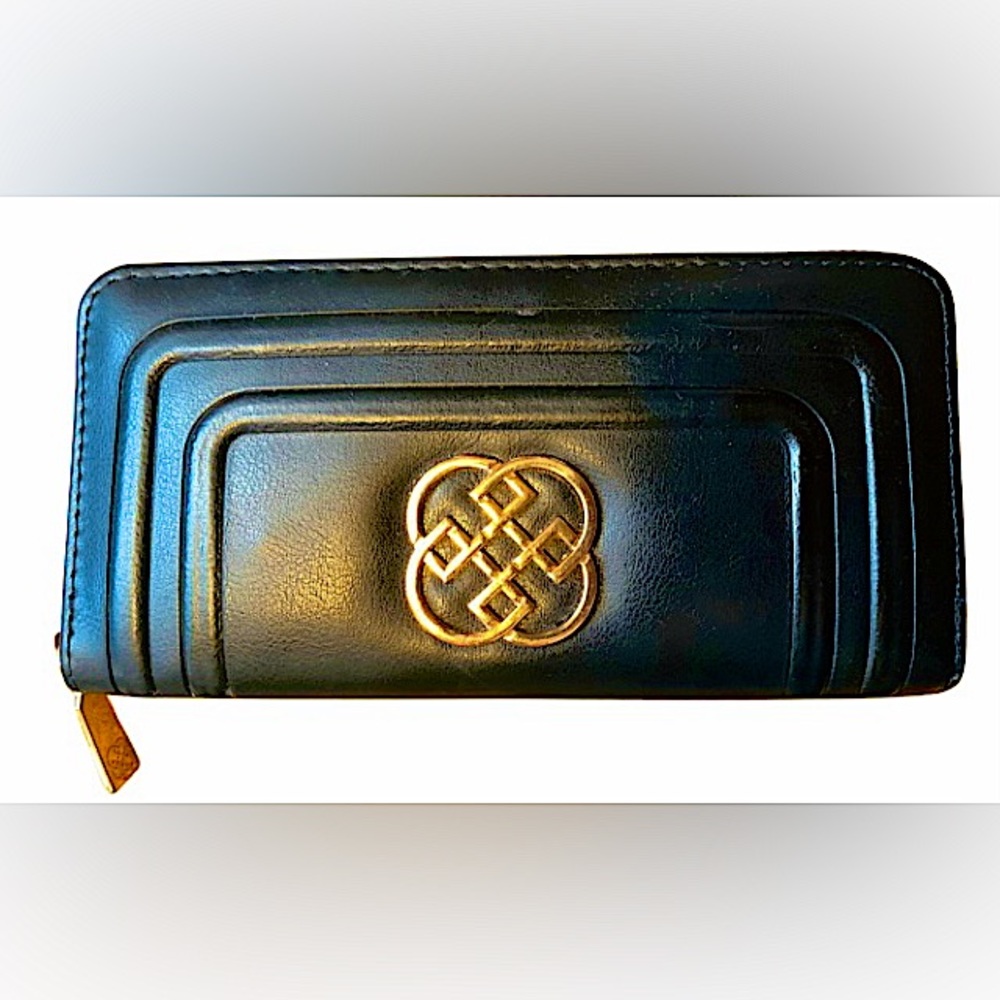 Daisy Fuentes Wallet